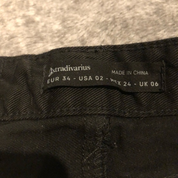 Stradivarius black mini skirt - Picture 3 of 3